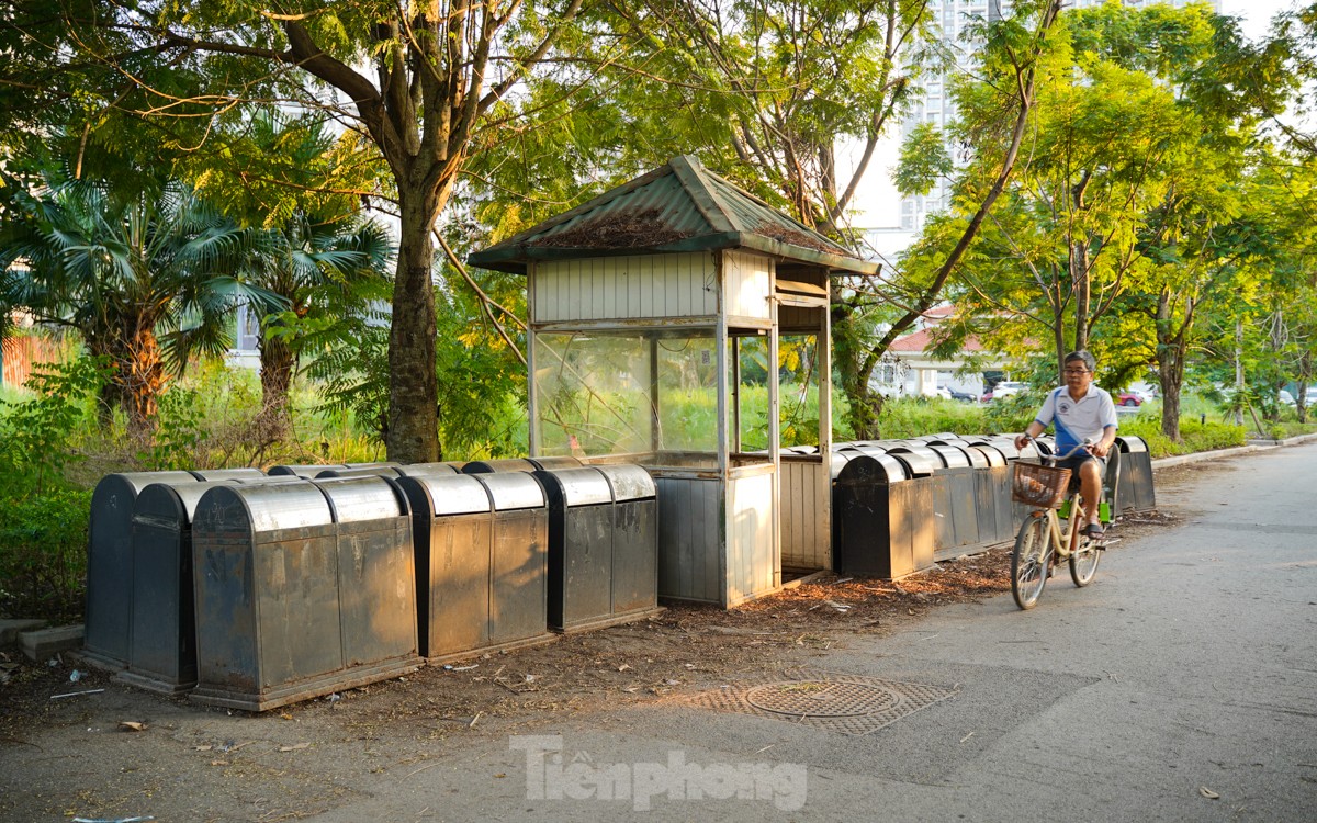 Cận cảnh hiện trạng xuống cấp của Công viên hồ điều hòa Mai Dịch ảnh 11