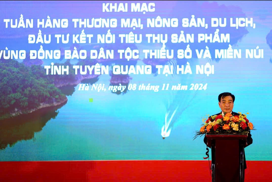 giam-doc-trung-tam-xuc-tien-dau-tu-tinh-tuyen-quang-nguyen-tien-hung-phat-bieu-tai-le-khai-mac..jpg