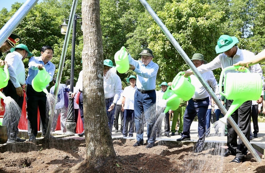 Nhiều hoạt động ý nghĩa của Tổng Bí thư Tô Lâm tại Đất Mũi