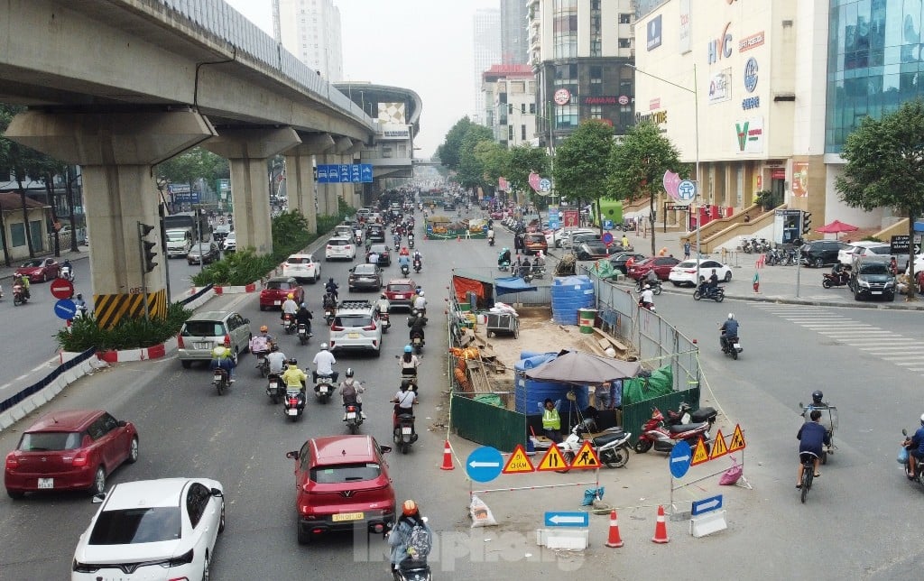 Lô cốt cũ 'đắp chiếu', lô cốt mới lại mọc trên đường Hà Nội ảnh 3