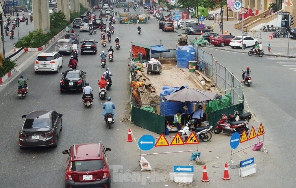 Lô cốt cũ 'đắp chiếu', lô cốt mới lại mọc trên đường Hà Nội ảnh 8