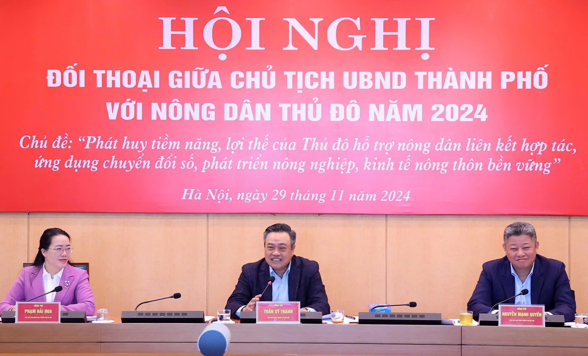 chu-tich-ubnd-thanh-pho-ha-noi-tran-sy-thanh-chu-tri-hoi-nghi-doi-thoai-voi-nong-dan-thu-do-nam-2024.-anh-viet-thanh.jpg