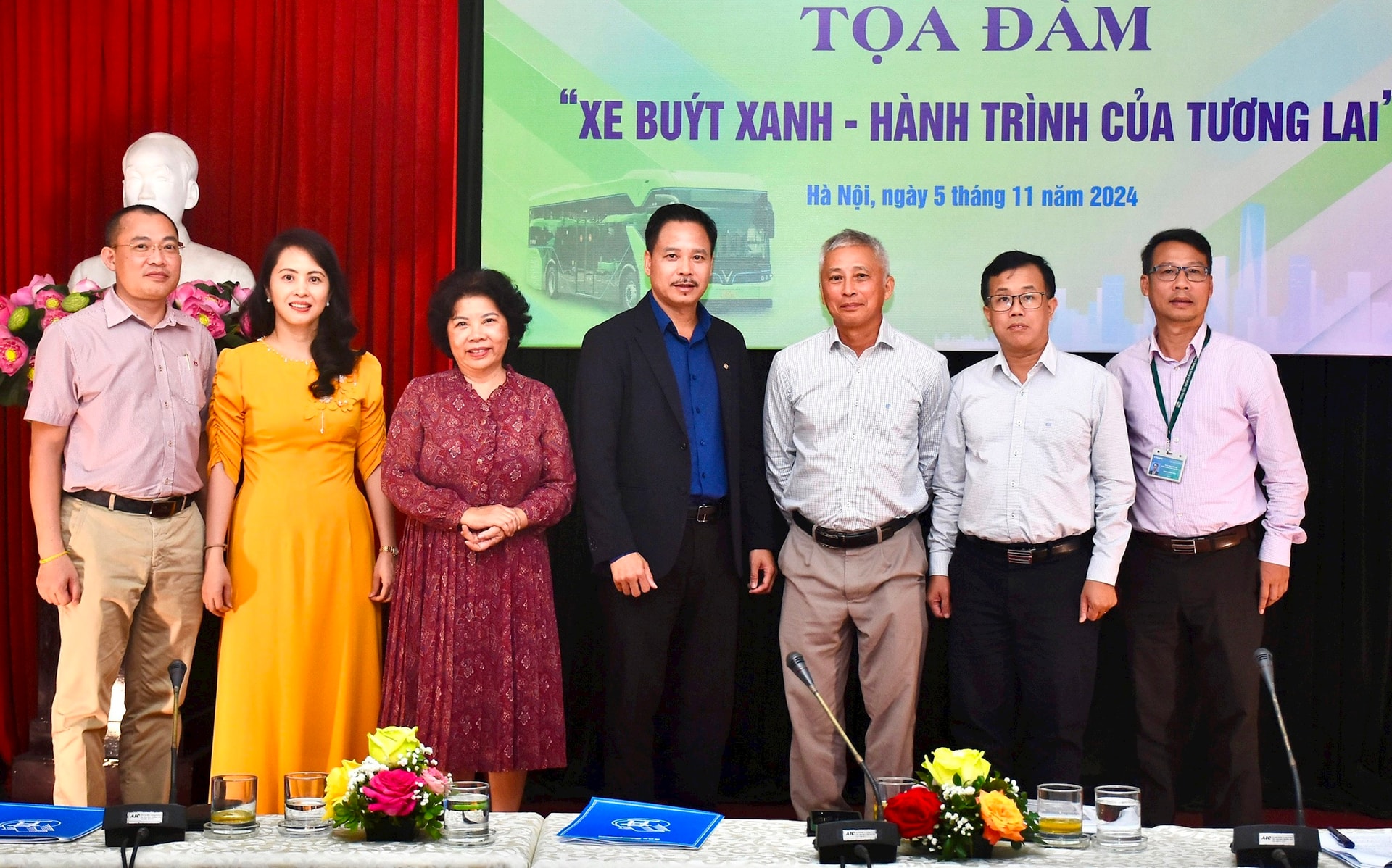 cac-dai-bieu-du-toa-dam-xe-buyt-xanh-hanh-trinh-cua-tuong-lai-.-anh-viet-thanh.jpg