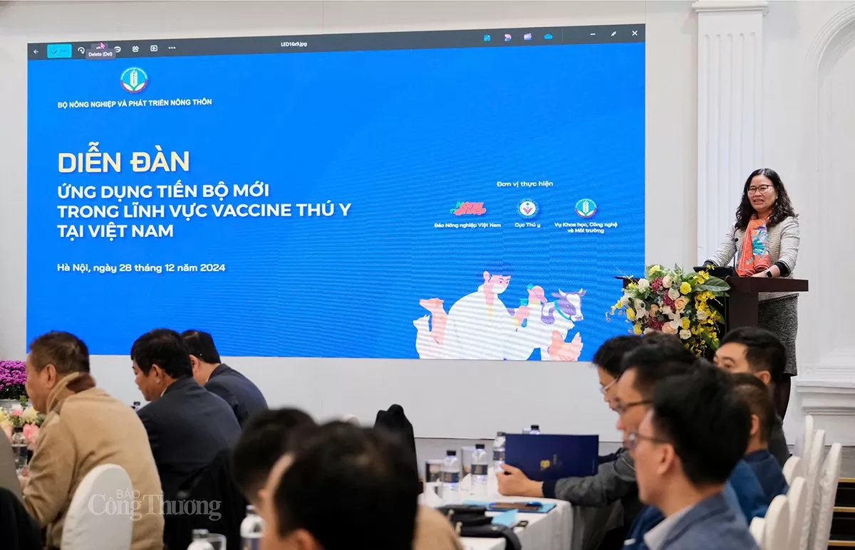 Bà Nguyễn Thị Thanh Thủy, Vụ trưởng Vụ Khoa học, Công nghệ và Môi trường (Bộ NN-PTNT), phát biểu chào mừng và khai mạc Diễn đàn.