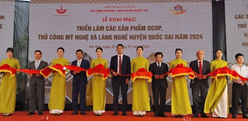 Hà Nội khai mạc Triển lãm các sản phẩm OCOP, thủ công mỹ nghệ và làng nghề huyện Quốc Oai ảnh 2