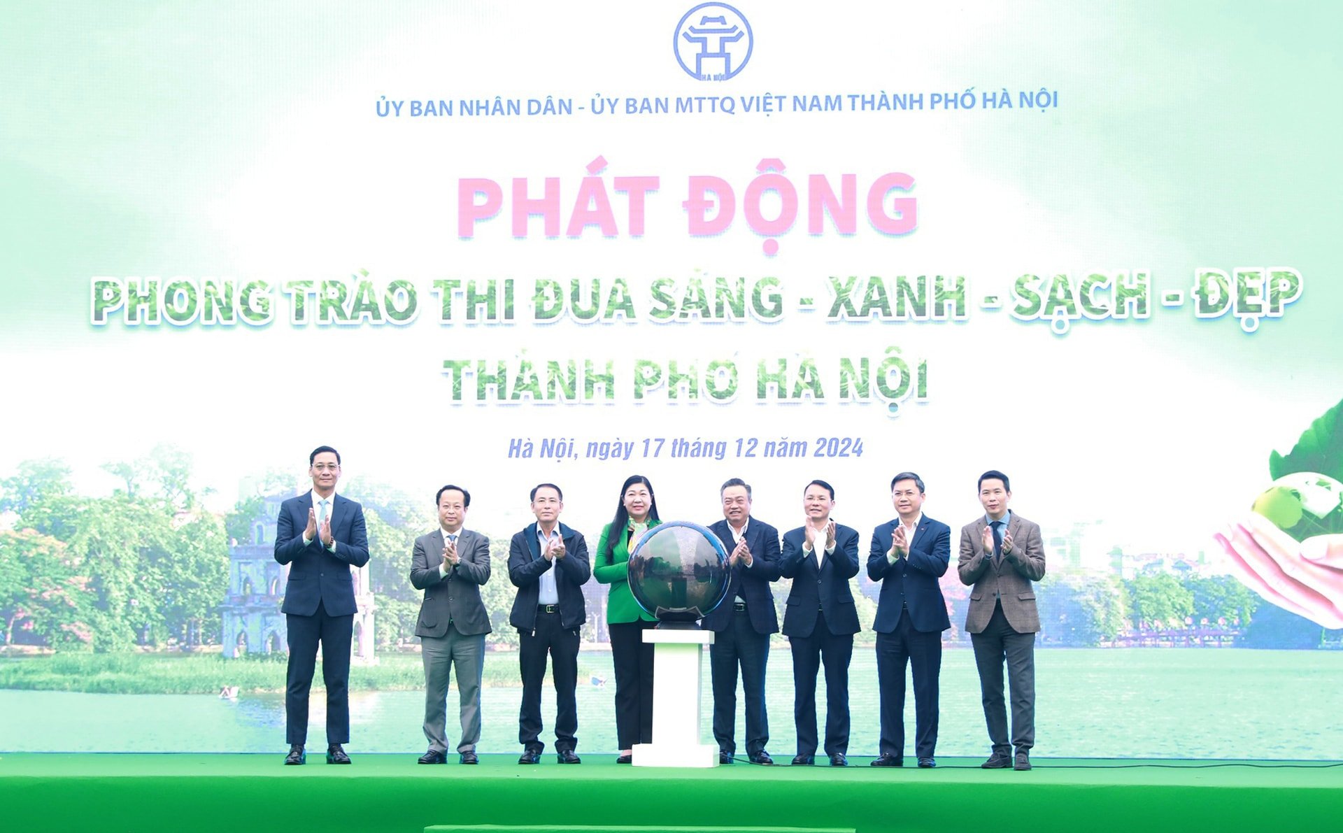 chu-tich-ubnd-thanh-pho-ha-noi-tran-sy-thanh-va-cac-dong-chi-lanh-dao-thanh-pho-thuc-hien-nghi-thuc-phat-dong-phong-trao-thi-dua-sang-xanh-sach-dep-..jpg