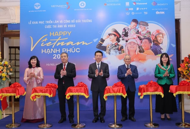 Bộ TT&TT trao giải cuộc thi ảnh, video ‘Việt Nam hạnh phúc – happy Vietnam 2024’- Ảnh 1.