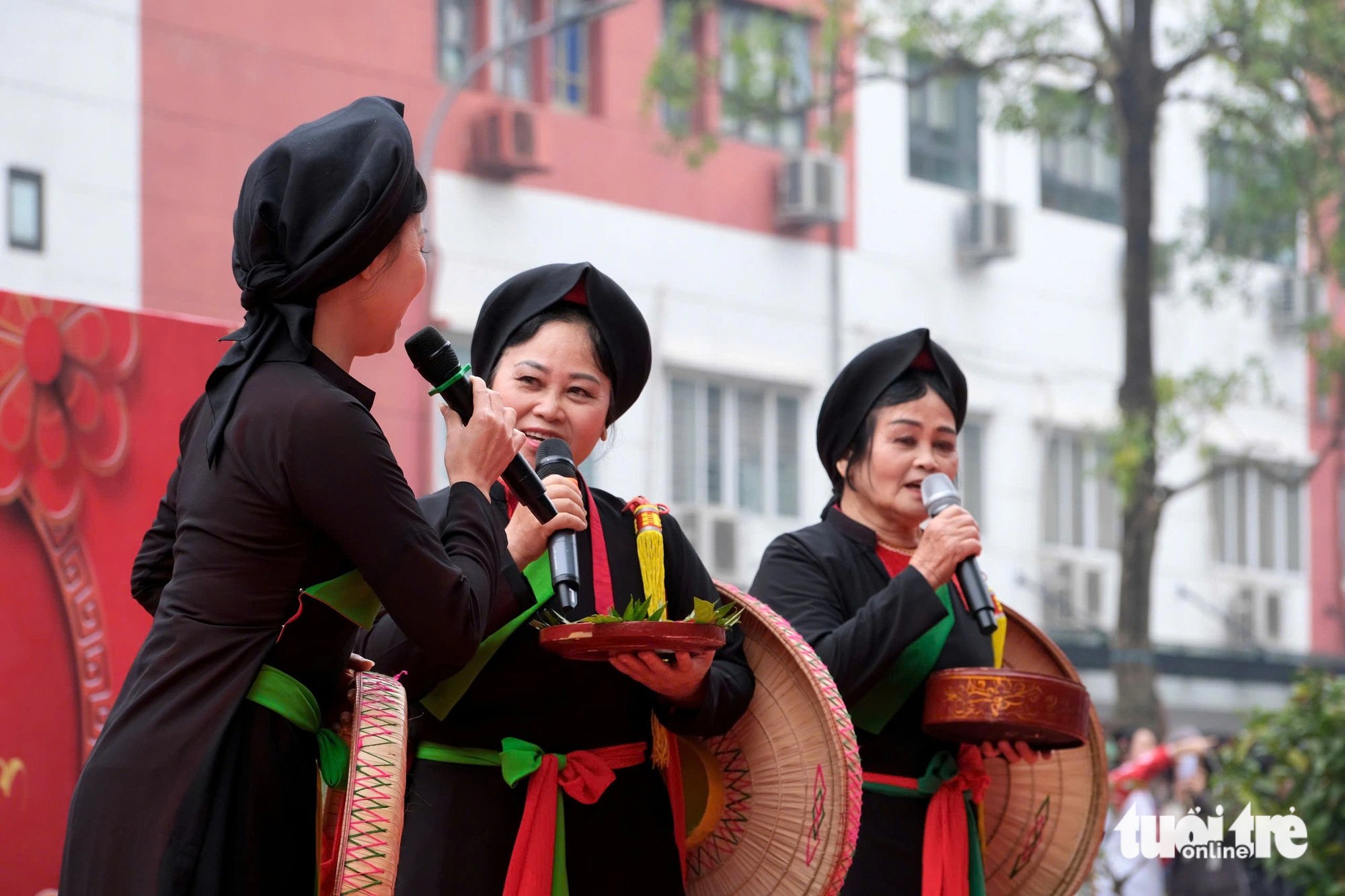 Sinh viên Pháp, Mỹ, Đức... mặc áo dài, gói bánh chưng đón Tết Việt - Ảnh 10.