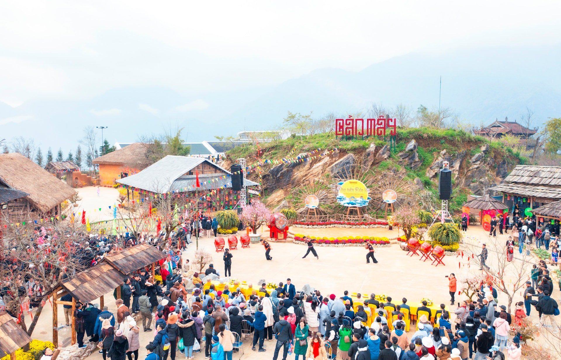 cac-le-hoi-truyen-thong-tai-thi-xa-sa-pa-tinh-lao-cai-luon-thu-hut-du-khach.-anh-hoang-ha.jpeg