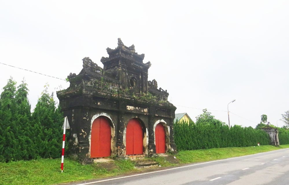 dau an van hoa gia tri lich su cua di tich quoc tu giam trieu nguyen o hue hinh 2