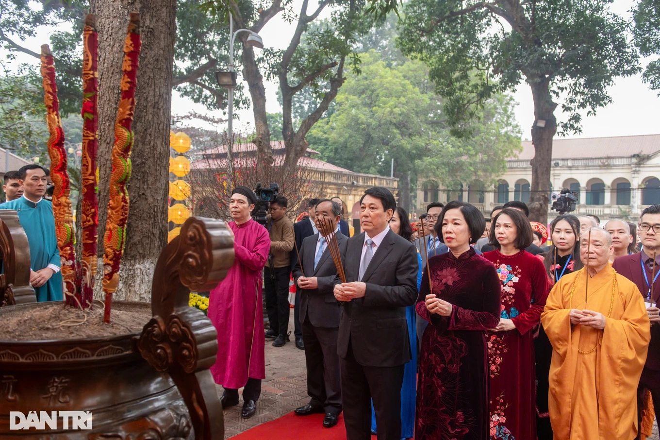 Chủ tịch nước cùng đại biểu kiều bào dâng hương tại Hoàng thành Thăng Long - 1