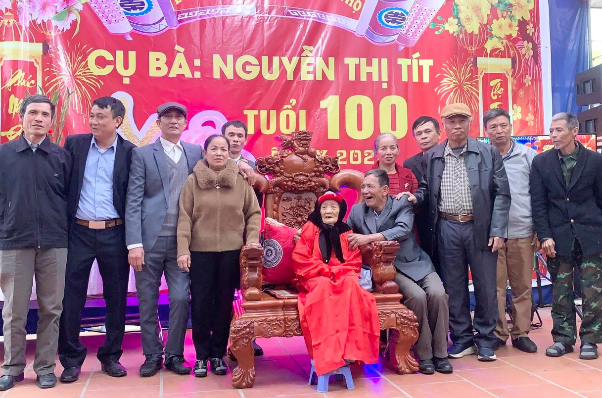 le-mung-dai-tho-100-tuoi-cu-ba-nguyen-thi-tit-o-thon-doai-xa-kim-no-huyen-dong-anh-..jpg