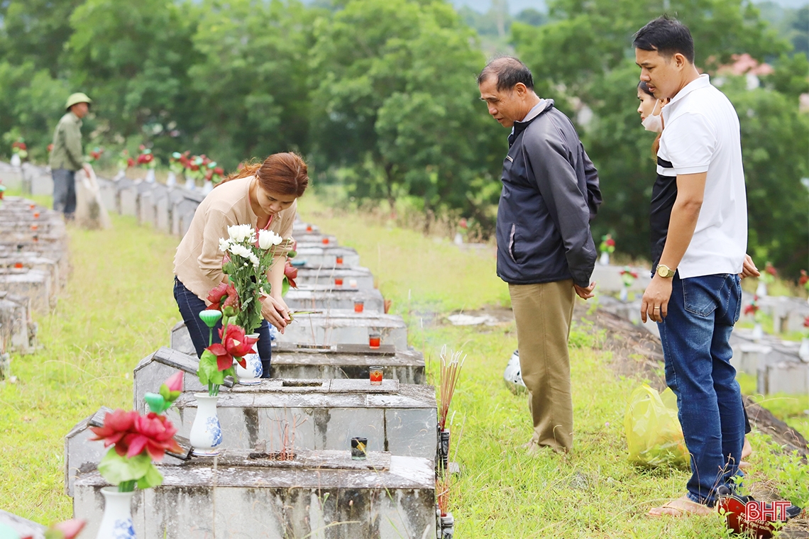 Chuyện người quản trang thầm lặng ở Hương Sơn