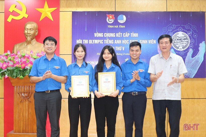 Trao giải Hội thi Olympic Tiếng Anh học sinh, sinh viên lần thứ V