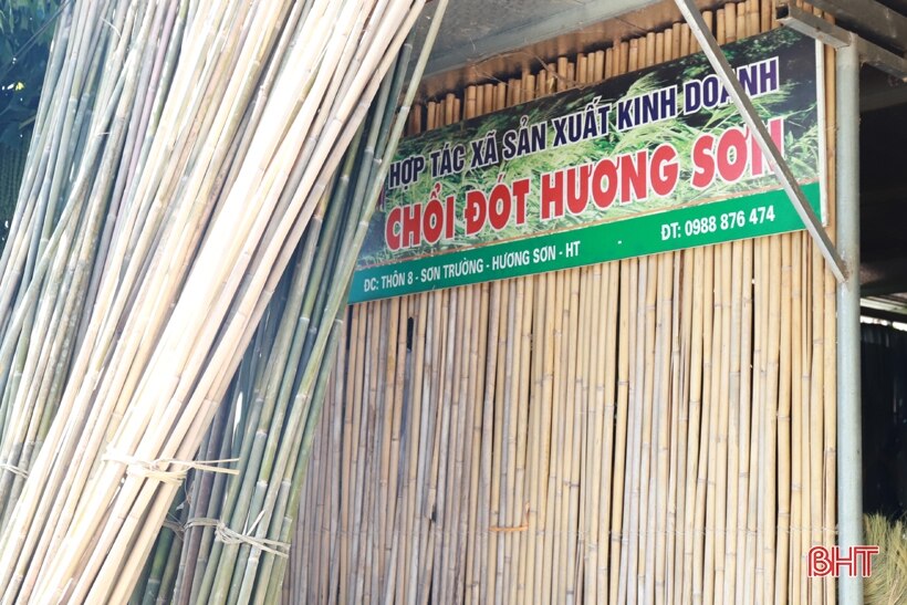 Học ngành xây dựng, “rẽ hướng” làm ông chủ sản xuất chổi đót