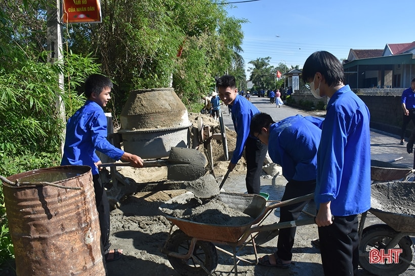 Sôi nổi Ngày hội chiến sĩ tình nguyện Hoa phượng đỏ của tuổi trẻ Hà Tĩnh