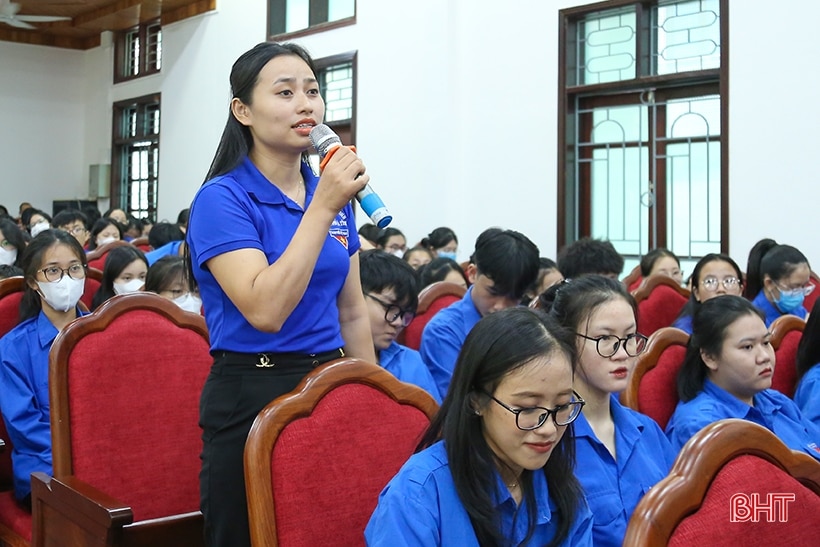 Lãnh đạo thành phố Hà Tĩnh đối thoại với đoàn viên, thanh niên 