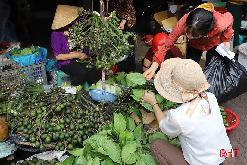 Làng trầu “tiến vua” tất bật dịp rằm tháng 7