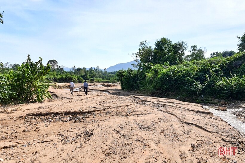 Bà bí thư kiêm thôn trưởng lăn lộn với phong trào ở vùng thượng Kỳ Anh