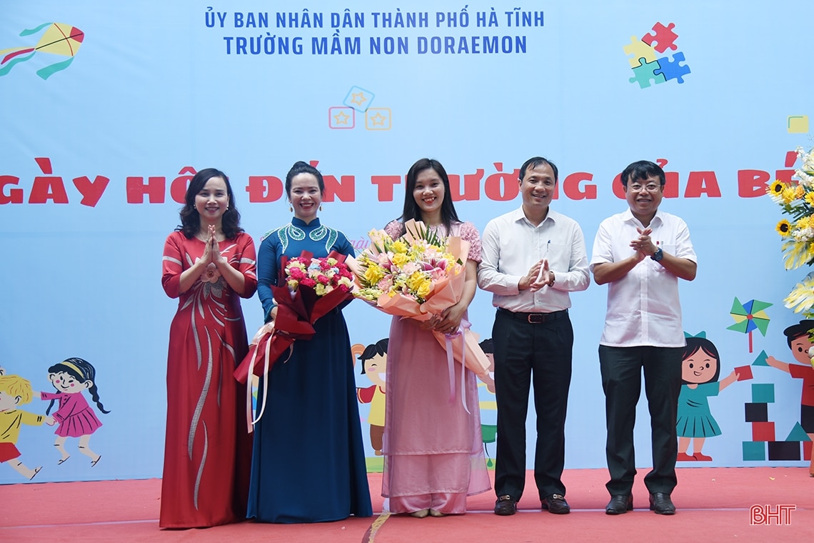 Lãnh đạo Hà Tĩnh chung vui ngày khai giảng năm học mới với giáo viên, học sinh các trường