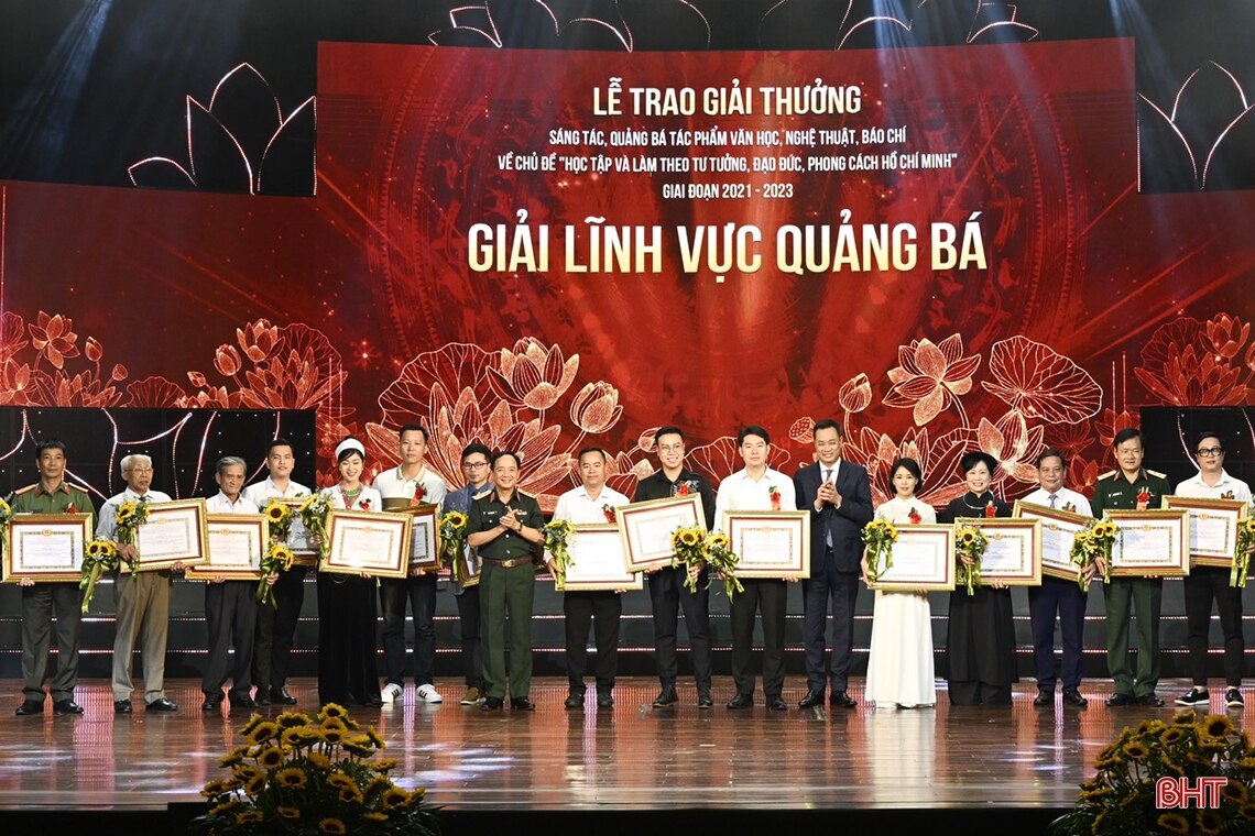 Hà Tĩnh có 10 tập thể, cá nhân đạt giải quảng bá, sáng tác tác phẩm học và làm theo Bác