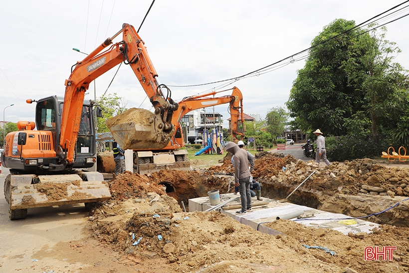 Giá xăng dầu tăng liên tiếp, người dân, doanh nghiệp chật vật chi tiêu!