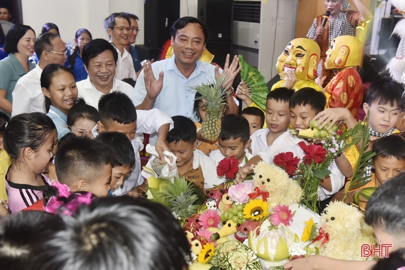 “Vui tết Trung thu - Lồng đèn thắp sáng ước mơ” cùng thiếu nhi Hà Tĩnh