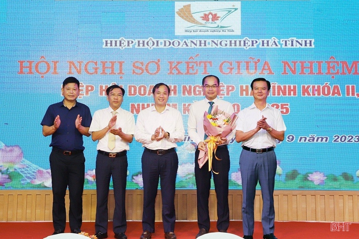 Phát huy truyền thống con người Hà Tĩnh trong xây dựng văn hóa doanh nghiệp