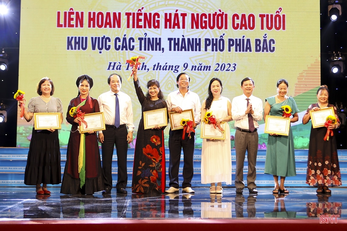 Liên hoan Tiếng hát người cao tuổi khu vực các tỉnh, thành phía Bắc thành công tốt đẹp