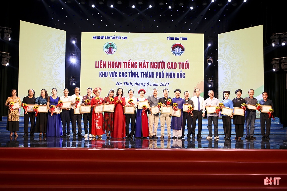 Liên hoan Tiếng hát người cao tuổi khu vực các tỉnh, thành phía Bắc thành công tốt đẹp