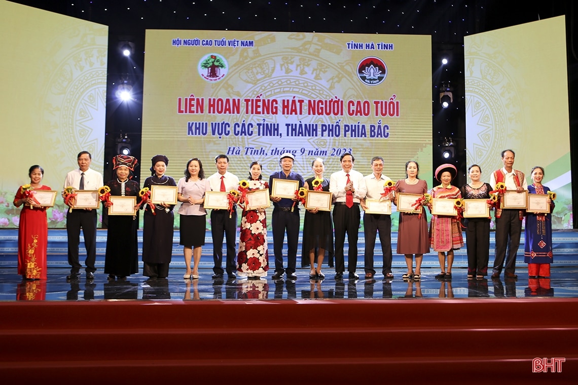 Liên hoan Tiếng hát người cao tuổi khu vực các tỉnh, thành phía Bắc thành công tốt đẹp