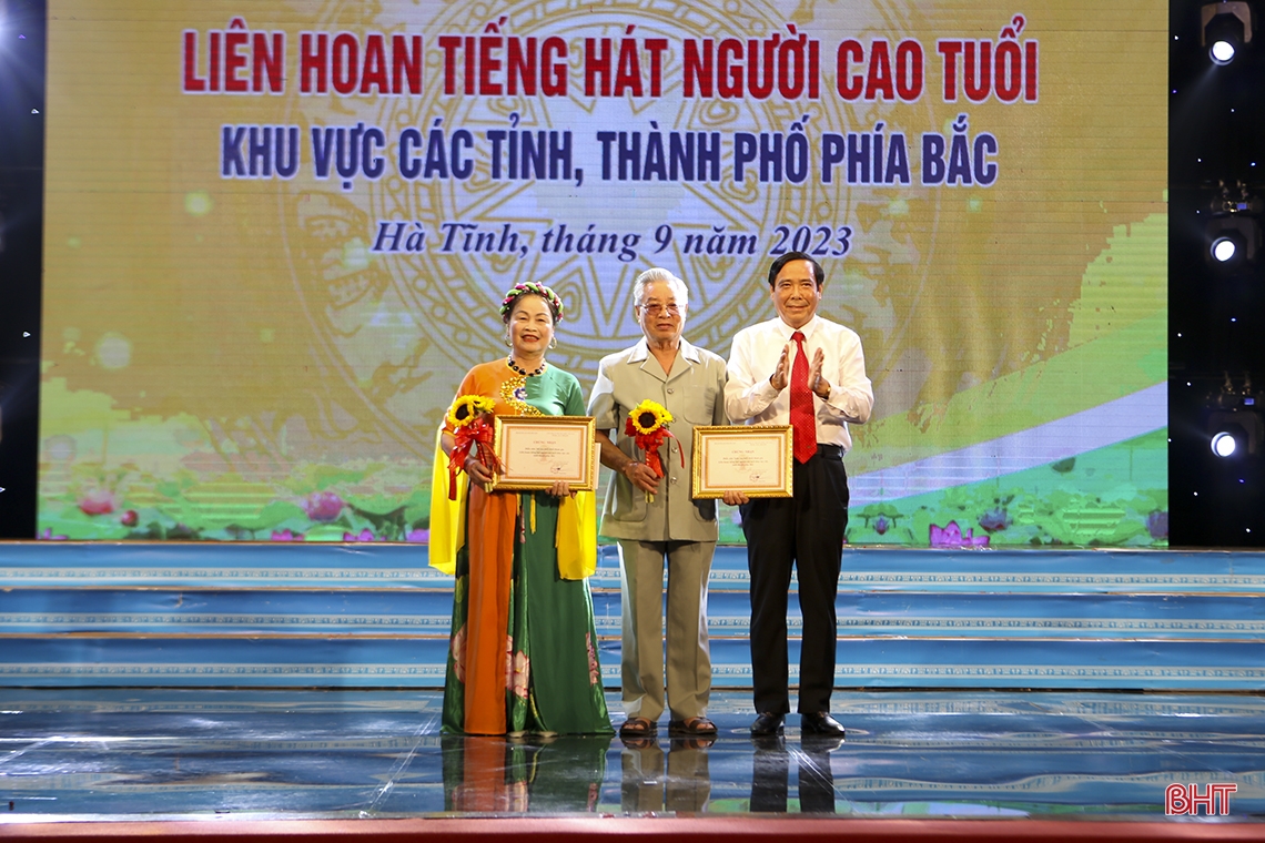 Nghệ nhân Lê Thị Hoài Thanh: Không vơi cạn tình yêu với nghệ thuật sân khấu