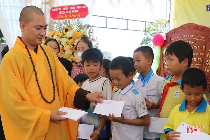 Trao chứng nhận không gian văn hóa tâm linh cho đền Trần ở Hà Tĩnh