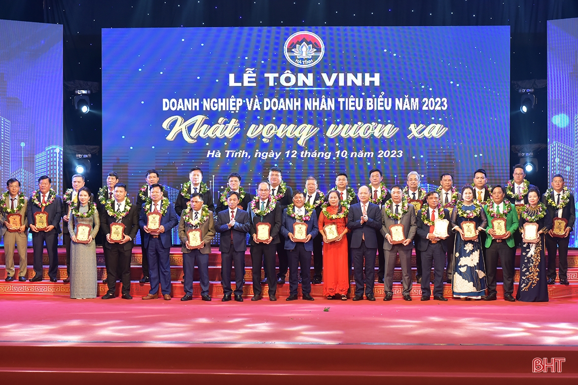 Hà Tĩnh tôn vinh 53 doanh nghiệp, doanh nhân tiêu biểu