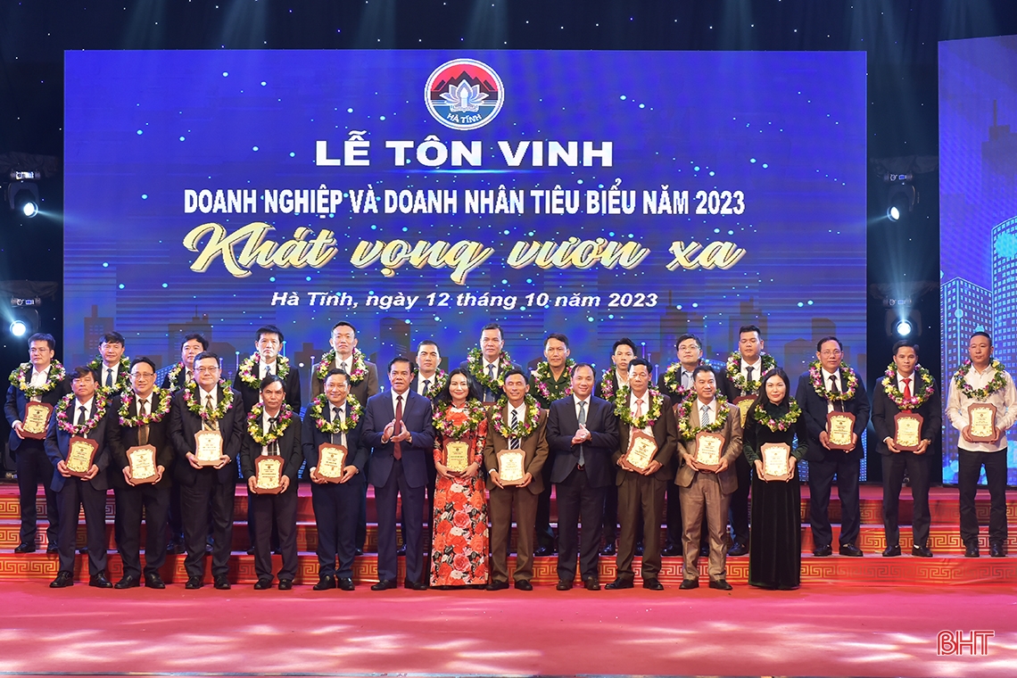 Hà Tĩnh tôn vinh 53 doanh nghiệp, doanh nhân tiêu biểu