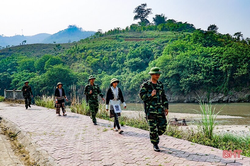 Gió Lũng Pô thổi dọc sông Hồng