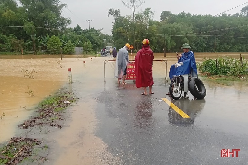 505 hộ dân ở Vũ Quang bị cô lập do mưa lũ