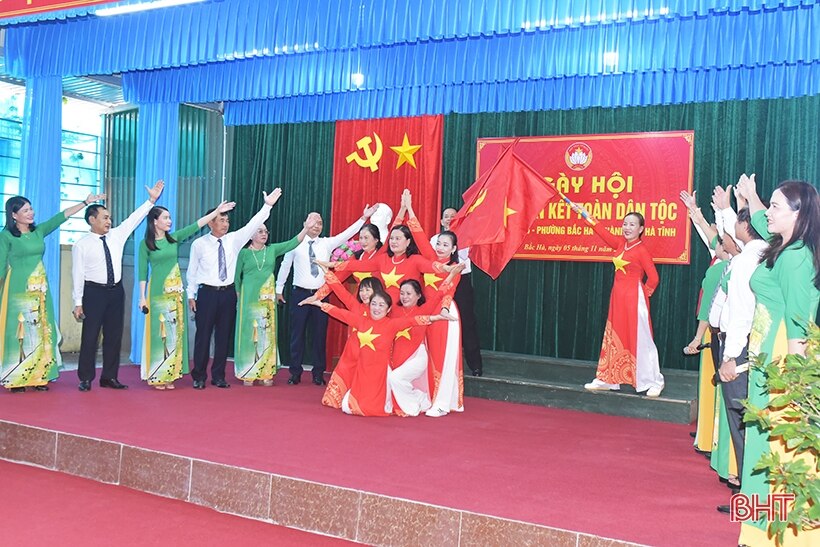 Nhân dân TP Hà Tĩnh vui ngày hội đại đoàn kết