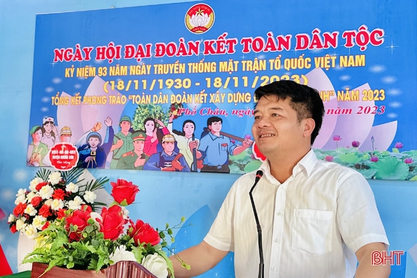 Chủ tịch Ủy ban MTTQ tỉnh chung vui ngày hội đại đoàn kết tại Hương Sơn