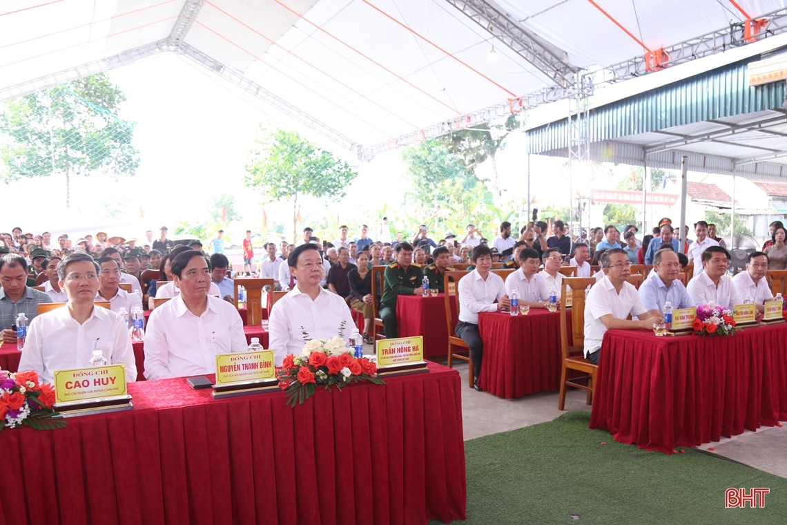 Phó Thủ tướng Trần Hồng Hà chung vui ngày hội đại đoàn kết tại Hà Tĩnh