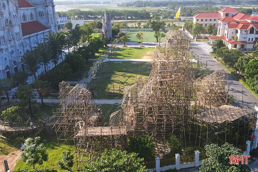 Dựng hang Bê-lem khổng lồ đón Giáng sinh ở Hà Tĩnh