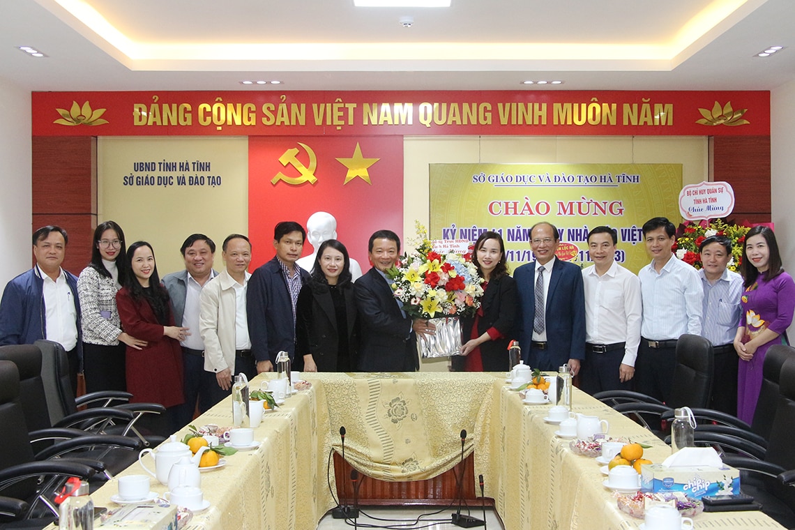 Lãnh đạo tỉnh chúc mừng Ngày truyền thống Mặt trận Tổ quốc và Ngày Nhà giáo Việt Nam