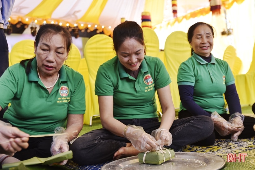 6 đội đua tài gói bánh chưng dâng Thánh tại lễ hội đền Cả