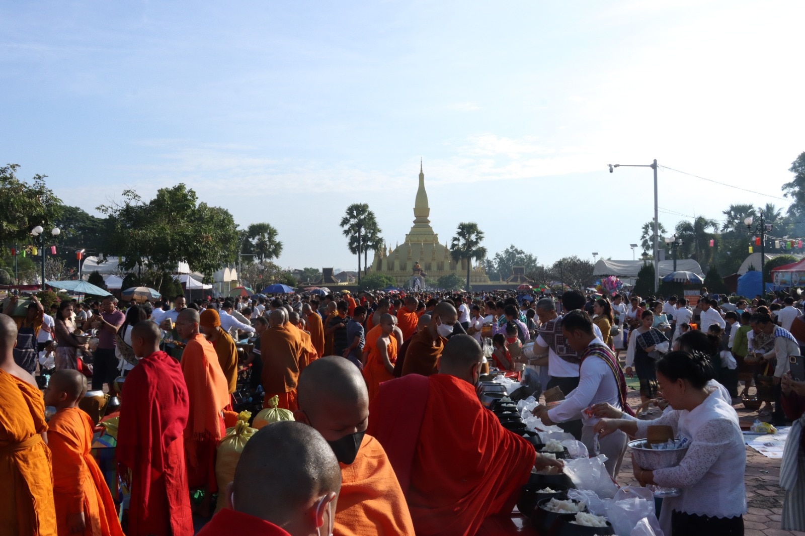 Người Lào vui hội That Luang