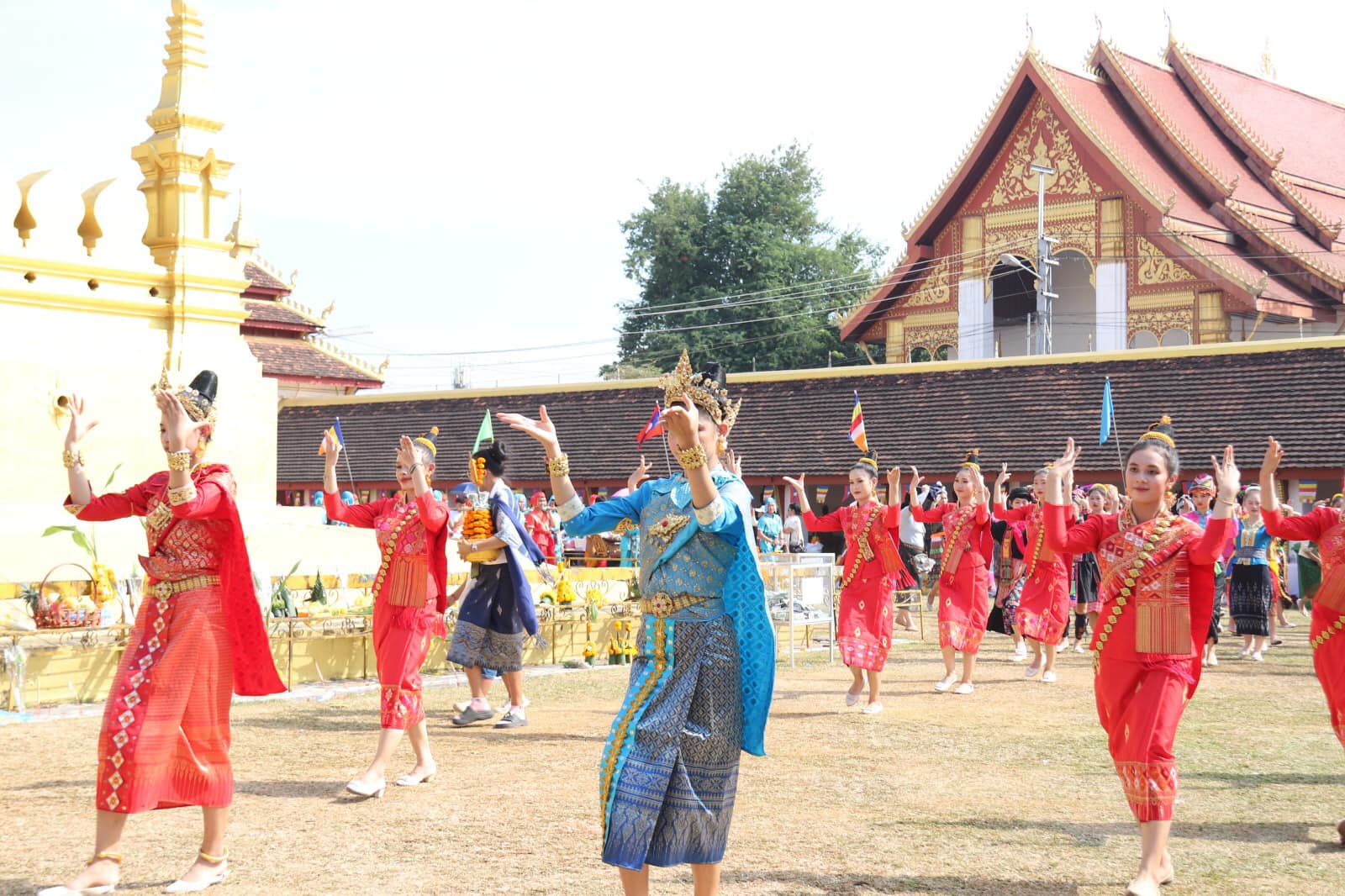 Người Lào vui hội That Luang