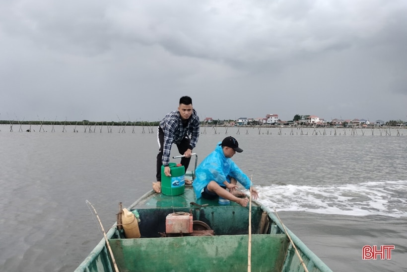 Ngư dân vùng Cửa Sót vào mùa câu 