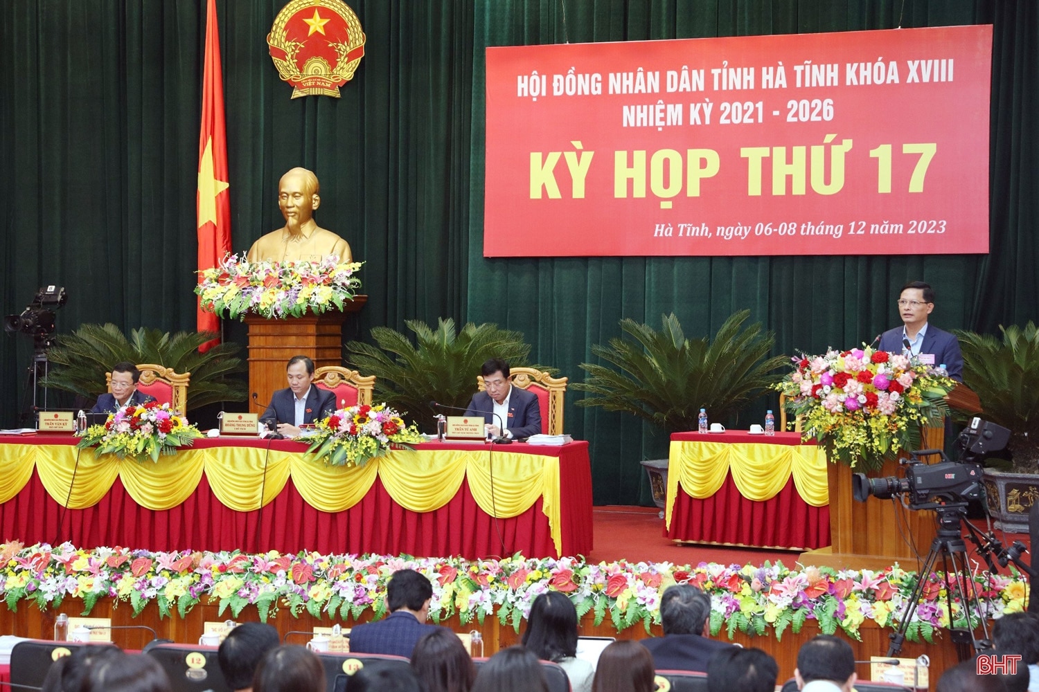 Trực tiếp Kỳ họp thứ 17: “Tư lệnh” ngành VH-TT&DL, y tế đăng đàn trả lời chất vấn