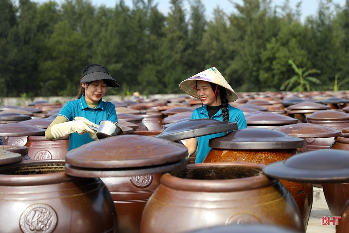 Nước mắm truyền thống làng biển phía Nam Hà Tĩnh “đắt khách” dịp tết