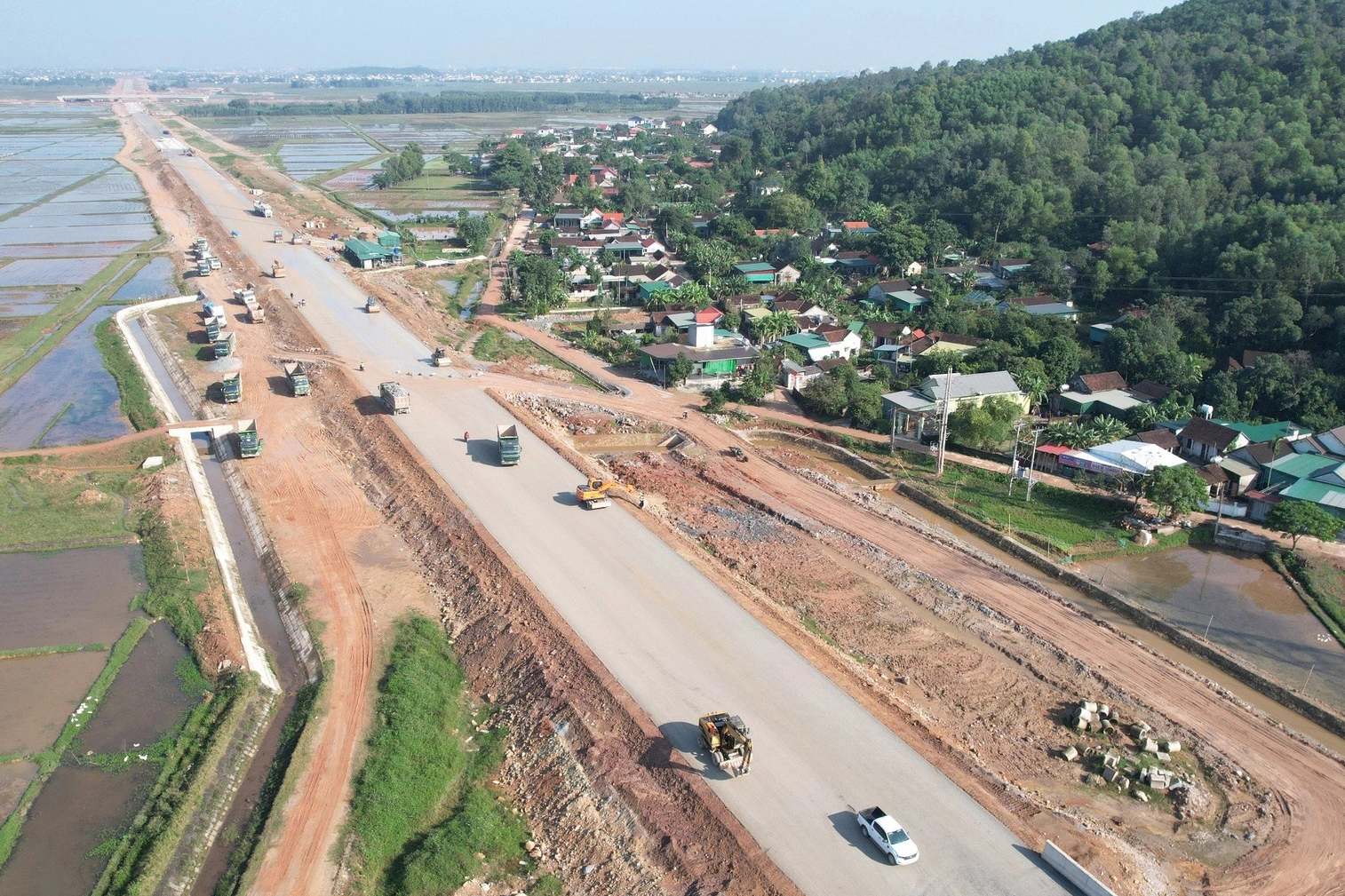 Đua sản lượng trên cao tốc Diễn Châu - Bãi Vọt