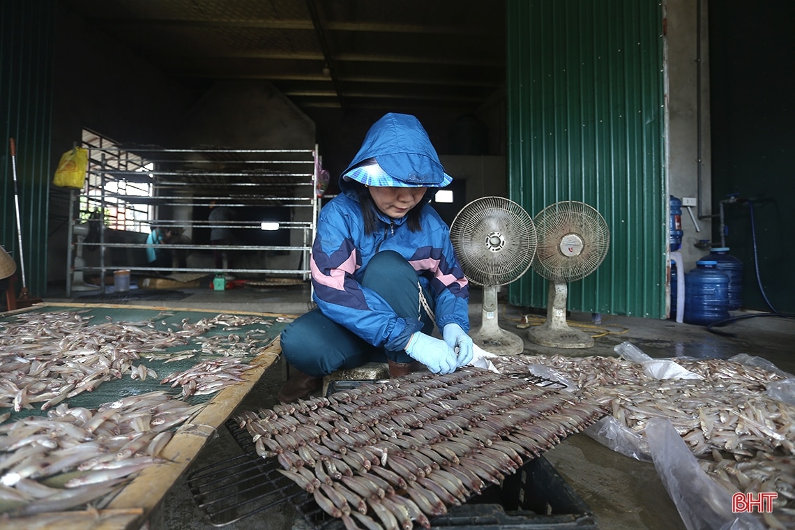 Bên trong bếp nướng cá ở Thạch Kim những ngày cuối năm